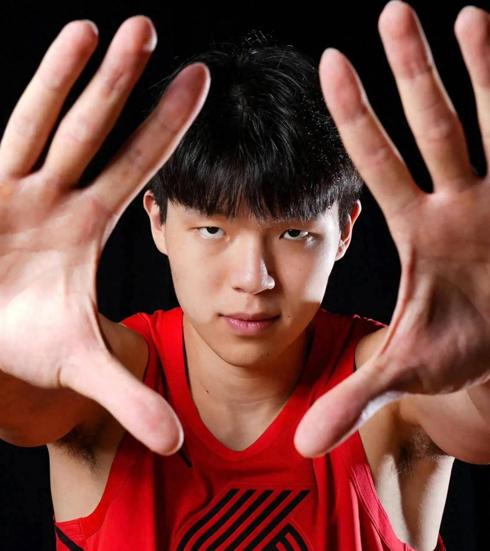 关于赛地聚焦——CBA常规赛赛前热度飙升；浙江稠州复出首秀；球迷炸锅；阵容厚度经受考验的信息-真人